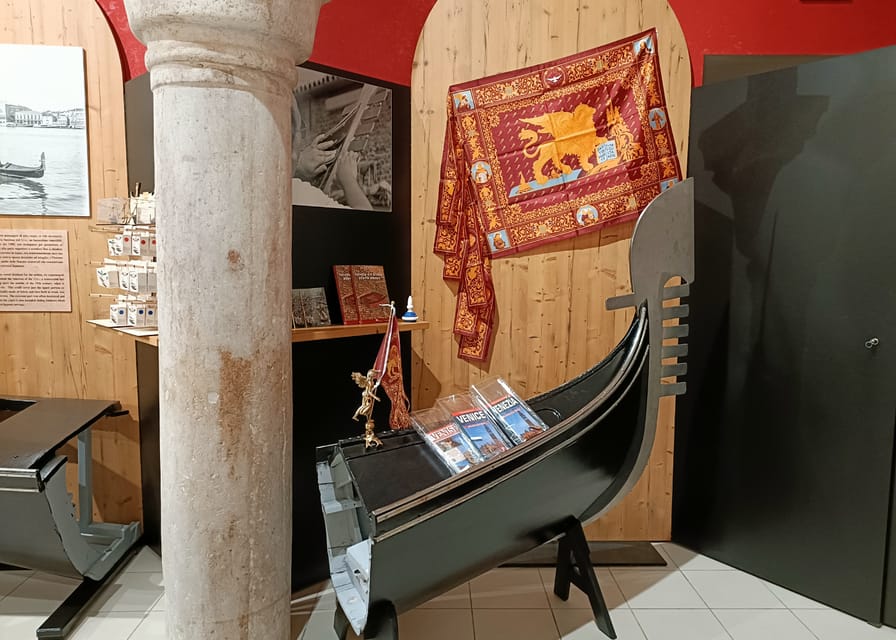 Venice: Skip-the-Line Gondola Photo Gallery & 3D Experience - Location and Meeting Point