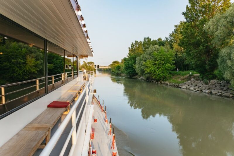 Vienna: 3-Course Evening Dinner Cruise - Cruise Experience Highlights