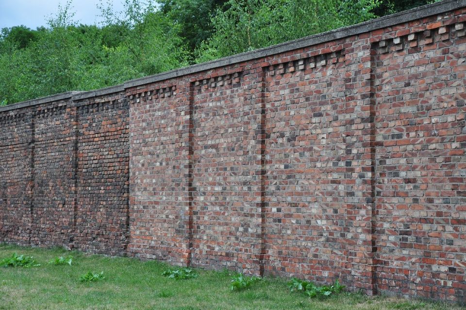 Warsaw Daily Jewish Ghetto Guided Tour With Jewish Cemetery - Key Highlights