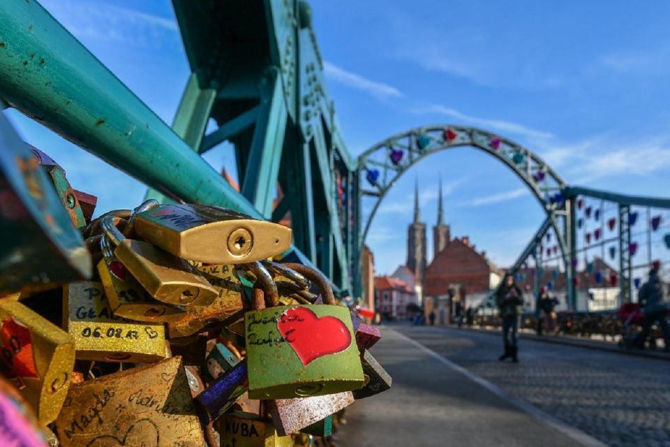 Wrocław: Ostrów Tumski and Old Town Highlights Private Tour - Experience Highlights