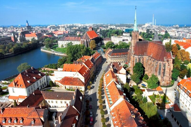 Wroclaw Private Old Town Guided Walking Tour - Languages Offered