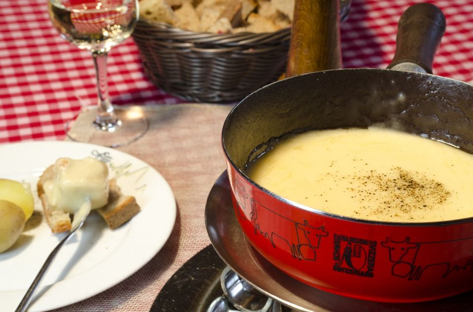 Zurich: Sightseeing and Gourmet Tour With Cheese Fondue - Transportation and Accessibility