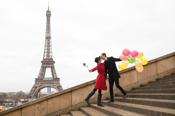 1-hour Photoshoot at the Eiffel Tower Trocadero Paris - Private Transportation