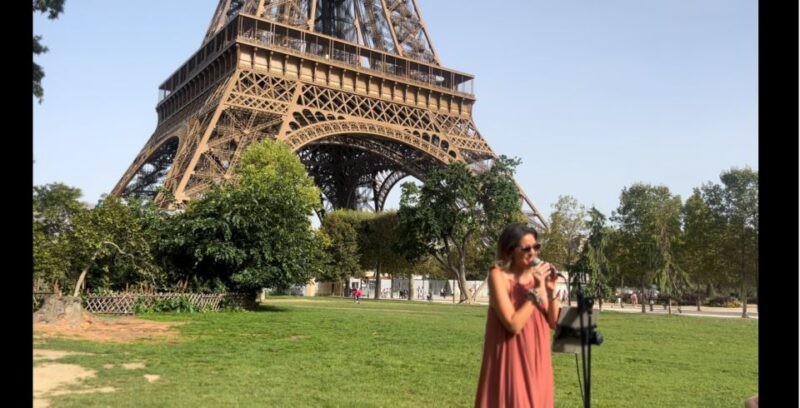 1h30 Live Music Show With Duo Singer-Guitarist in Paris - Experience Highlights