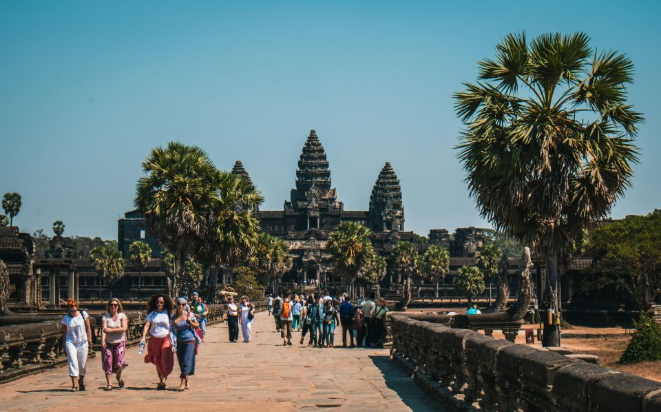 2-Day Angkor Complex Plus Banteysrei & Bengmealea Temple - Day 1 Highlights