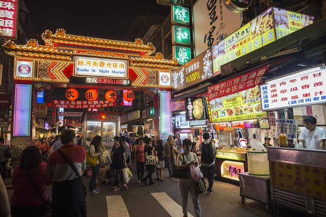 2-Hr Raohe Night Market Walking Private Tour With a Tour Guide - What to Expect