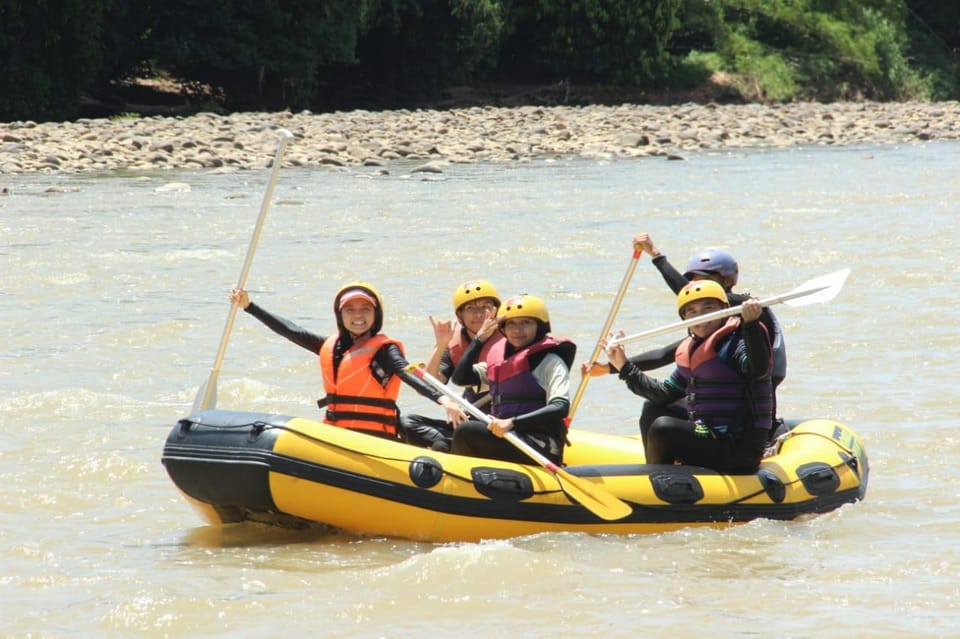 4D3N Ming Greenage Suite & Water Rafting Shared Tour - White Water Rafting Experience