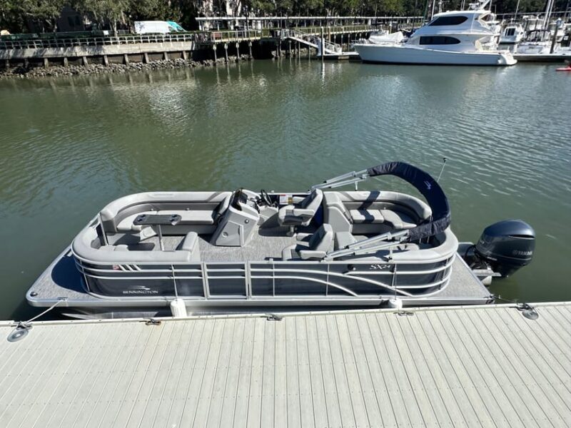 8 Hour 22 Ft. Luxury Pontoon Private Hilton Head Boat Rental - Boat Specifications and Features