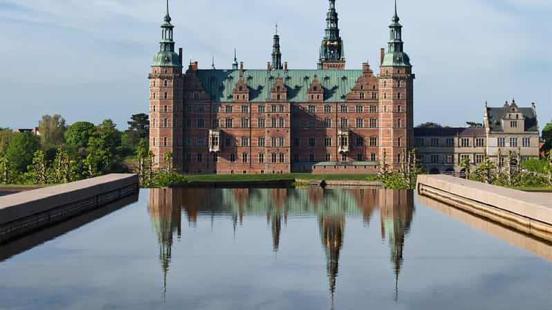 A Easy Pace Tour of Kronbog Castle and Frederiksborg Palace - Exploring Kronborg Castle