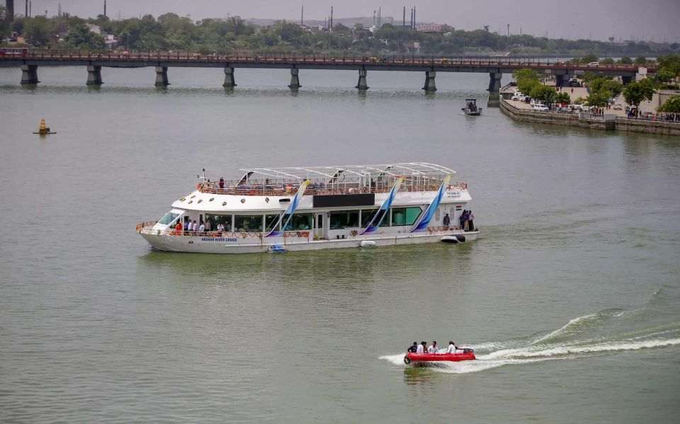 Ahmedabad: Sabarmati Riverfront Cruise With Dinner & Music - Experience Highlights