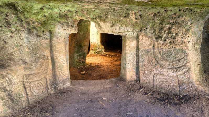 Alghero: Anghelu Ruju Necropolis With Audio Guides - Exploring the Tomb Architecture