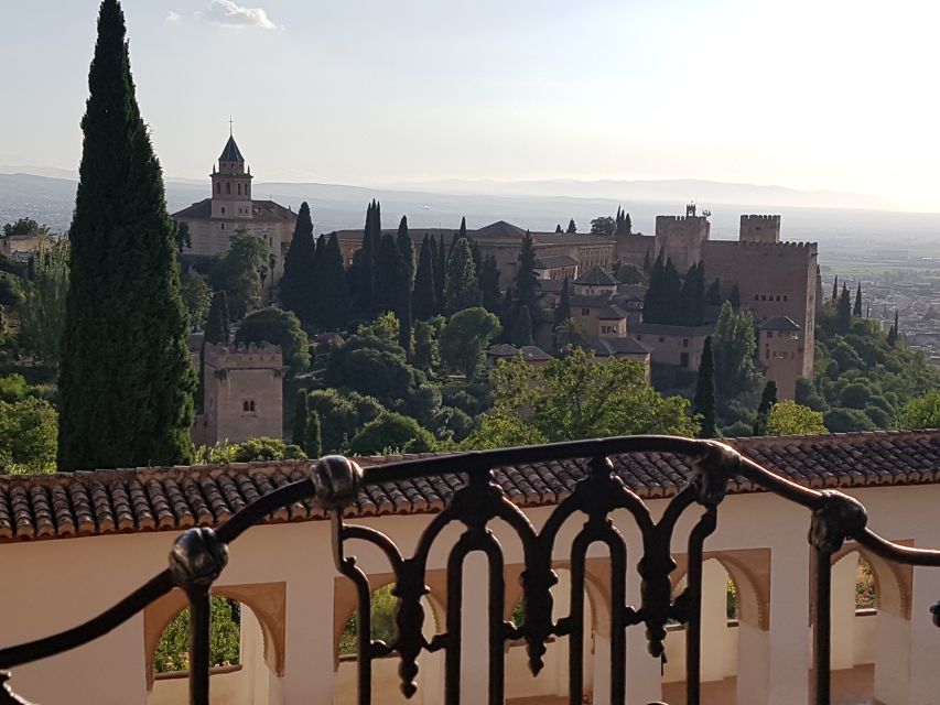 Alhambra: Generalife Gardens & Alcazaba Fast-Track Tour - Itinerary and Activities