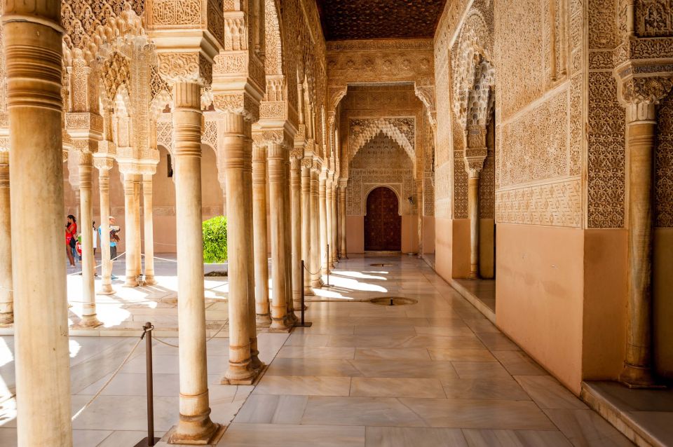 Alhambra & Generalife Tour Including Transport & Admission - Highlights and Inclusions