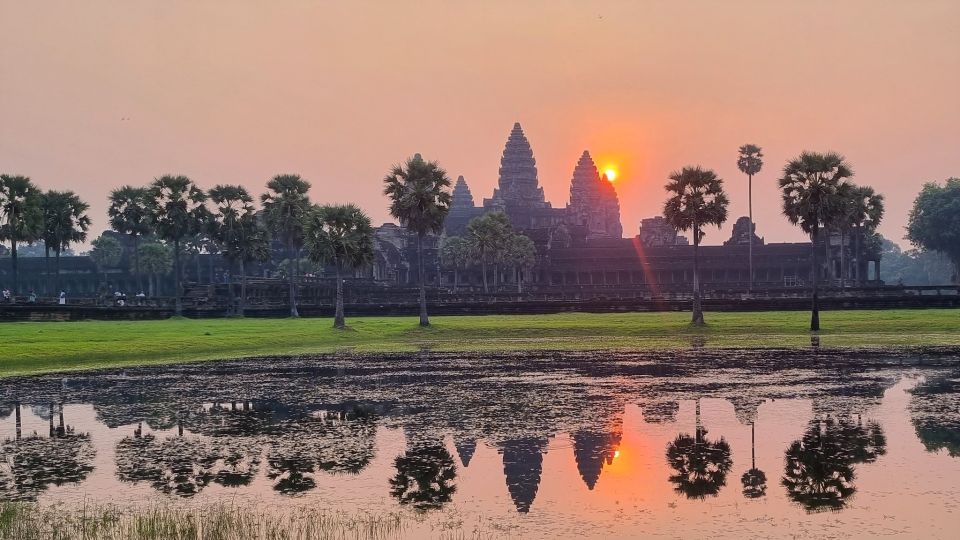 Angkor Wat Sunrise & Highlight Temples Private Guided Tour - Exploring Angkor Thom