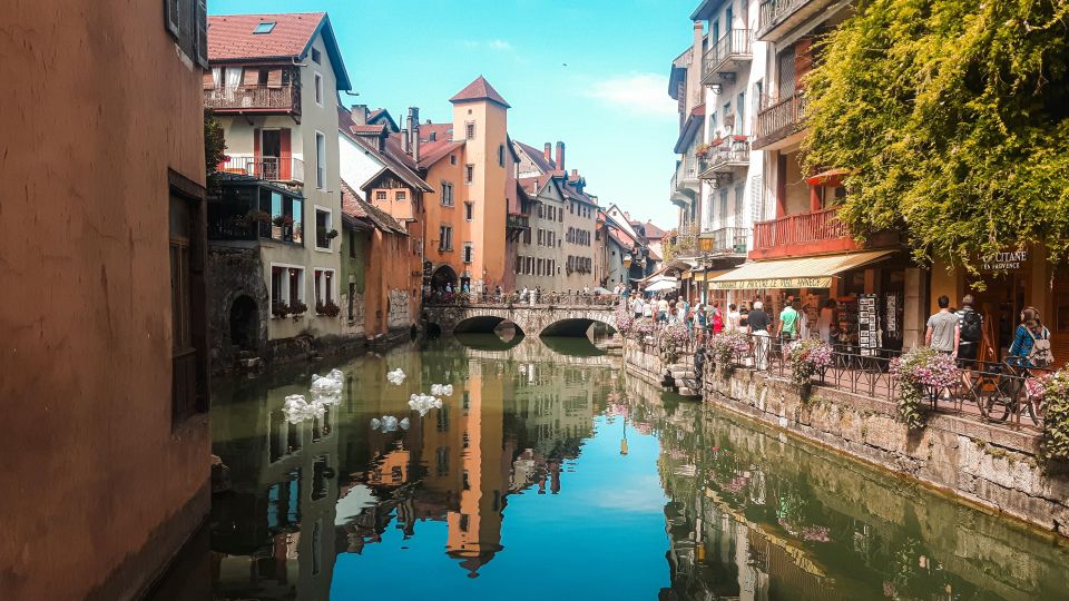 Annecy: Traditional Food Group Walking Tour - Meeting Information