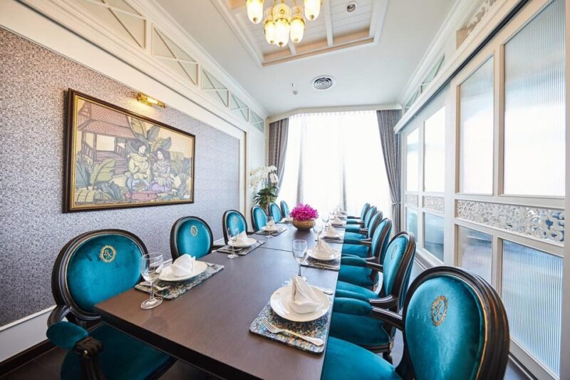 Bangkok: Baan Khanitha The Heritage ICONSIAM - Sophisticated Dining Environment