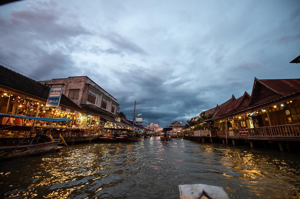 Bangkok: Maeklong Railway Market and Amphawa Floating Market - Tour Experience