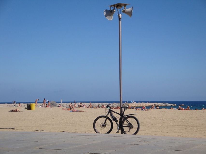 Barcelona: Faces of the City Bike Tour - Language Options