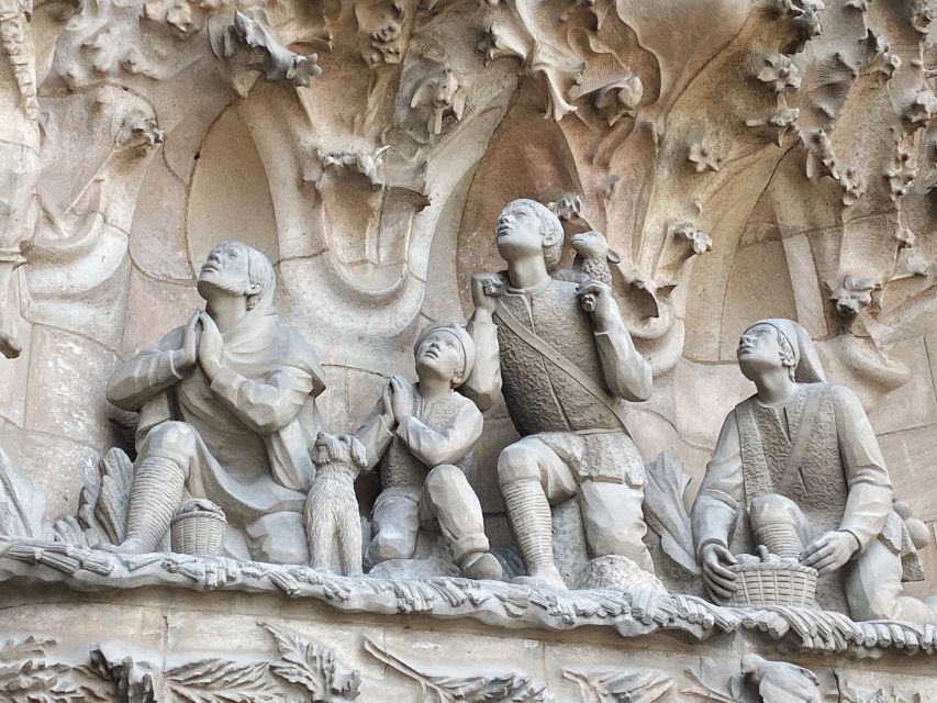 Barcelona: Fast Track Guided Tour of Sagrada Familia - Tour Inclusions