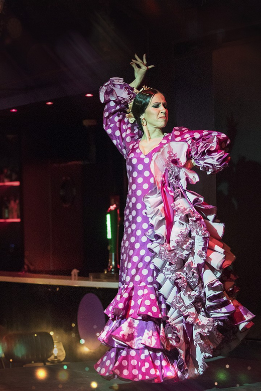 Barcelona: Flamenco Show With Drink at La Rambla - Flamenco Performances