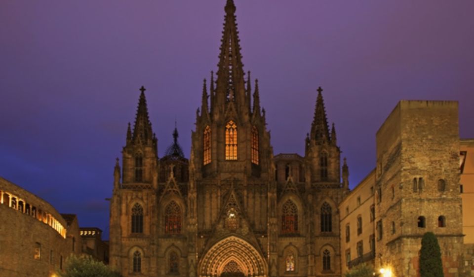 Barcelona: Gothic Quarter and Flamenco Show (Small Group) - Language and Group Size