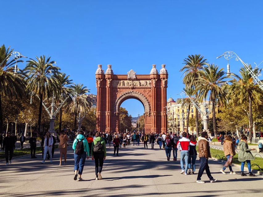 Barcelona: Old Town Private Walking Tour of Past and Present - Experience and Accessibility