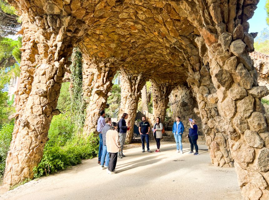 Barcelona: Park Güell & La Sagrada Familia Tickets and Tour - Exploring Sagrada Familia