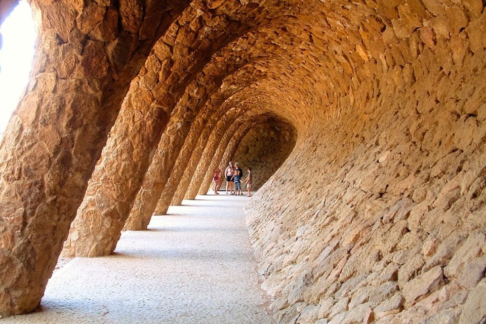 Barcelona & Park Güell: Private Half-Day Tour With Pickup - Itinerary Details