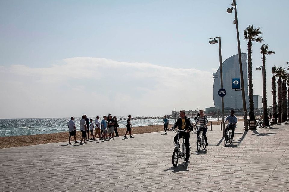 Barcelona: Private 5 Neighborhoods Tour by Electric Bike - Guided Experience