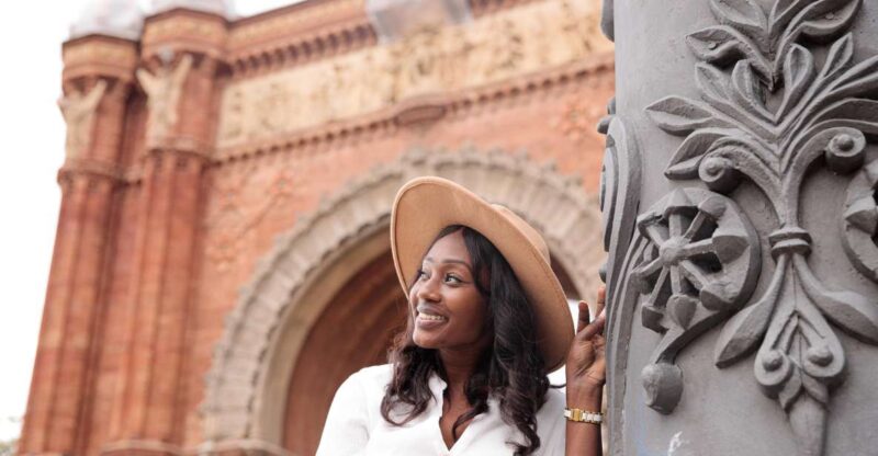 Barcelona: Private Photoshoot at Arc De Triomf - Photography Details