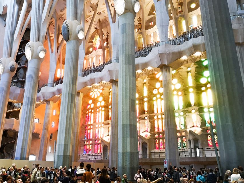 Barcelona: Sagrada Familia and Park Guell Full-Day Tour - Key Stops