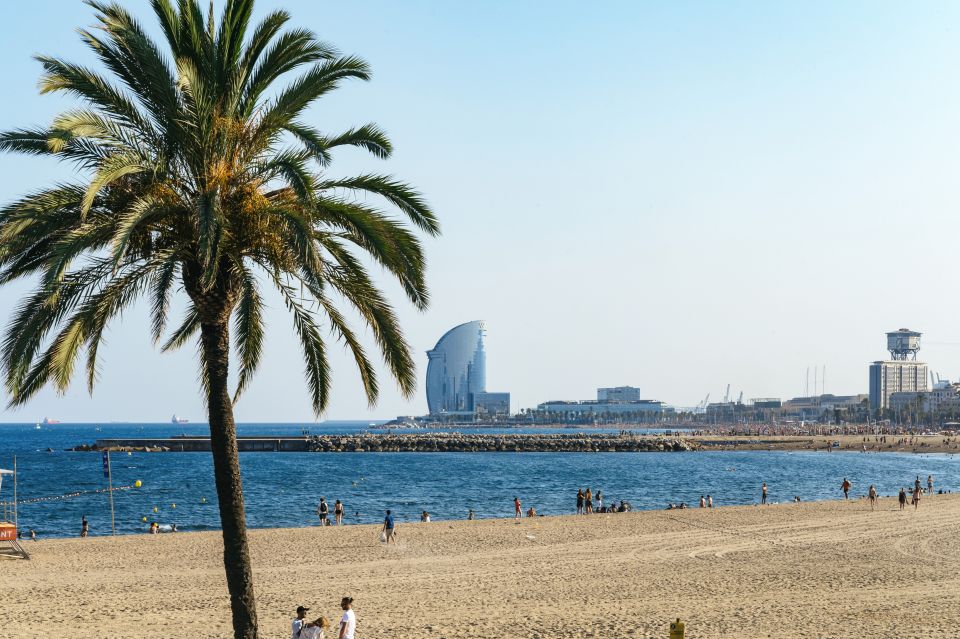 Barcelona: Sagrada Familia & City Sights Bike or E-Bike Tour - Starting Locations