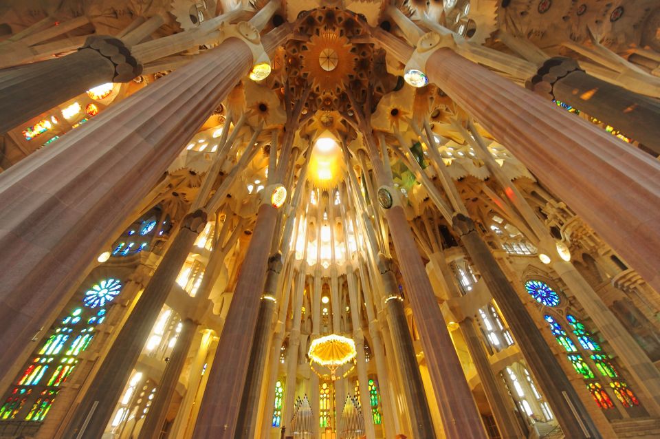 Barcelona: Sagrada Familia Priority Access Insider Tour - Tour Experience Highlights