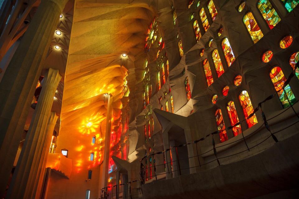 Barcelona: Sagrada Familia Skip-the-Line Guided Tour - Guided Tour Experience