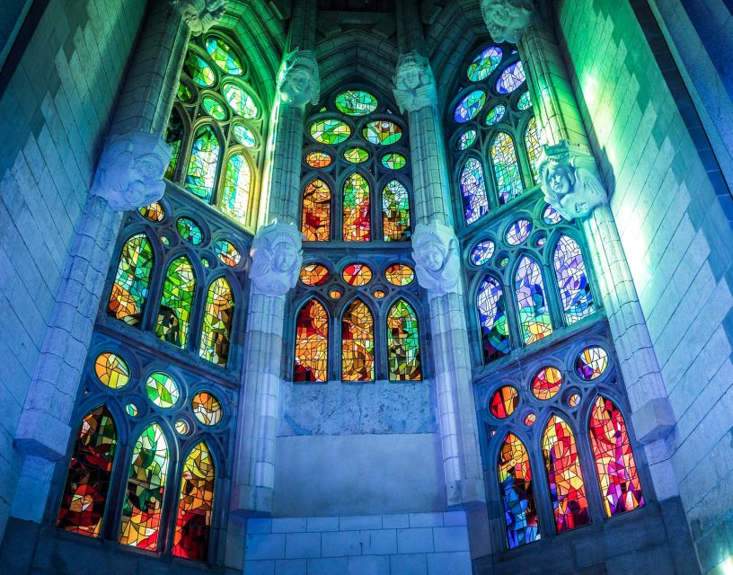 Barcelona: Sagrada Família Skip the Line Tour & Entry Ticket - Experience and Itinerary