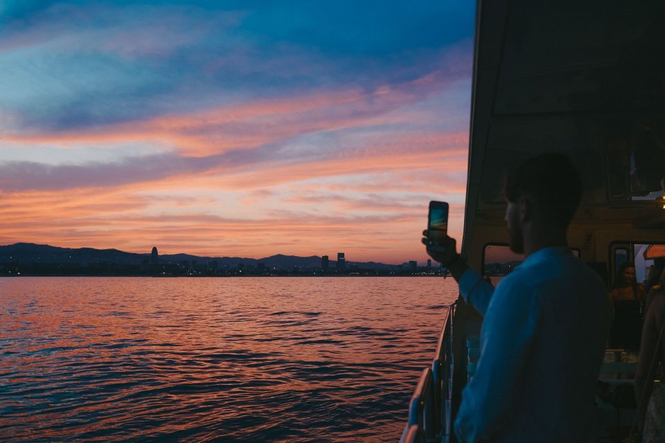 Barcelona: Sunset Cruise Boat - Inclusions