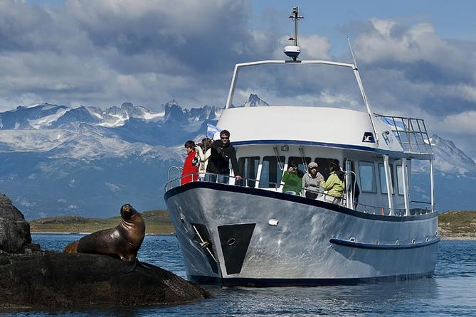 Beagle Channel Navigation on Yacht - Amenities and Inclusions