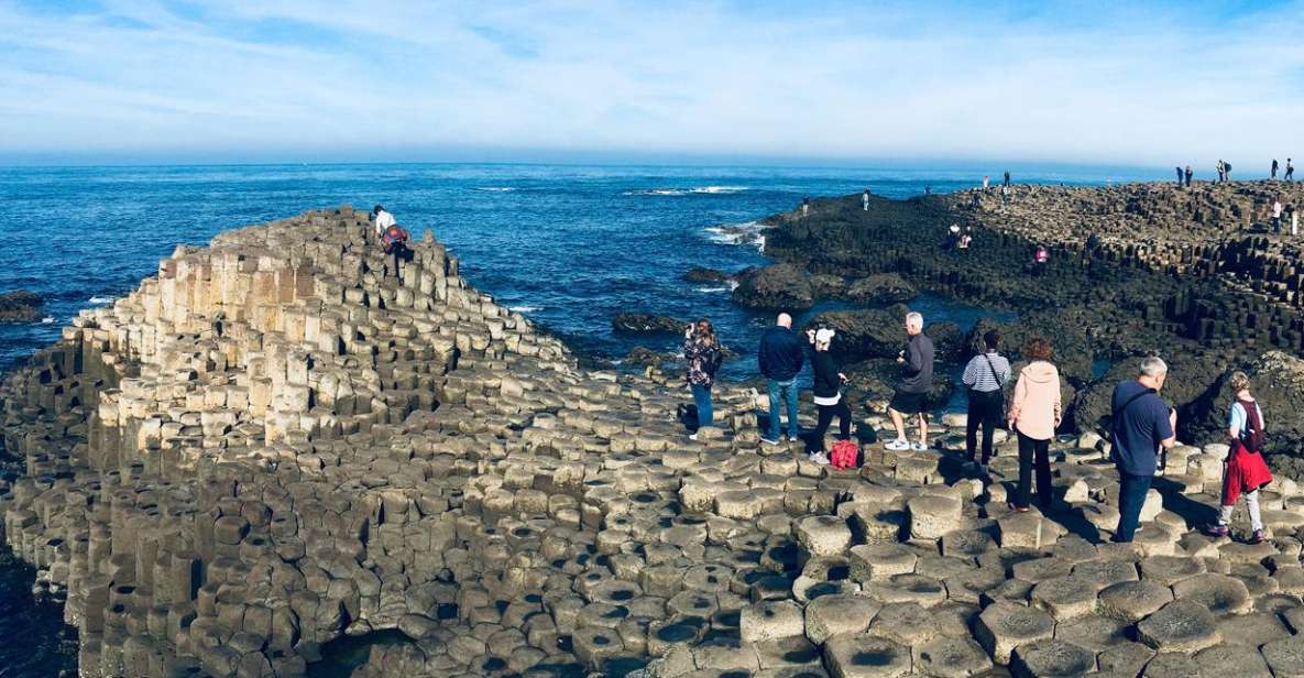 Belfast and Giants Causeway in Italian or Spanish - Exploring Giants Causeway