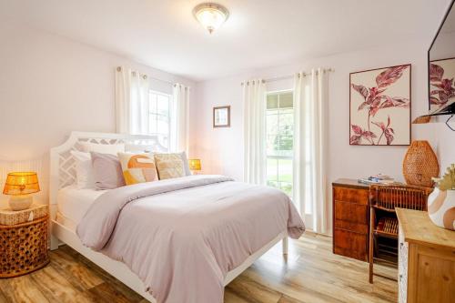 Bellas by the Bay - Location and Attractions