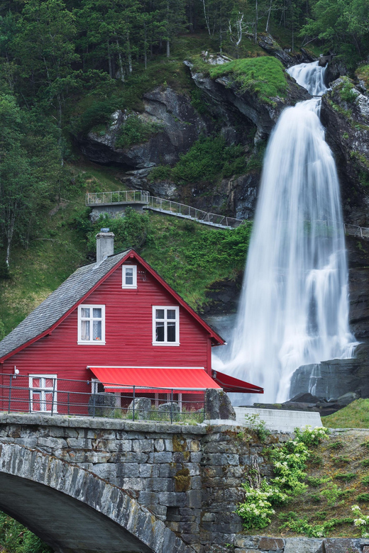 Bergen: Private Waterfalls and Wonders of Fjord Norway - Vehicle Comfort and Features