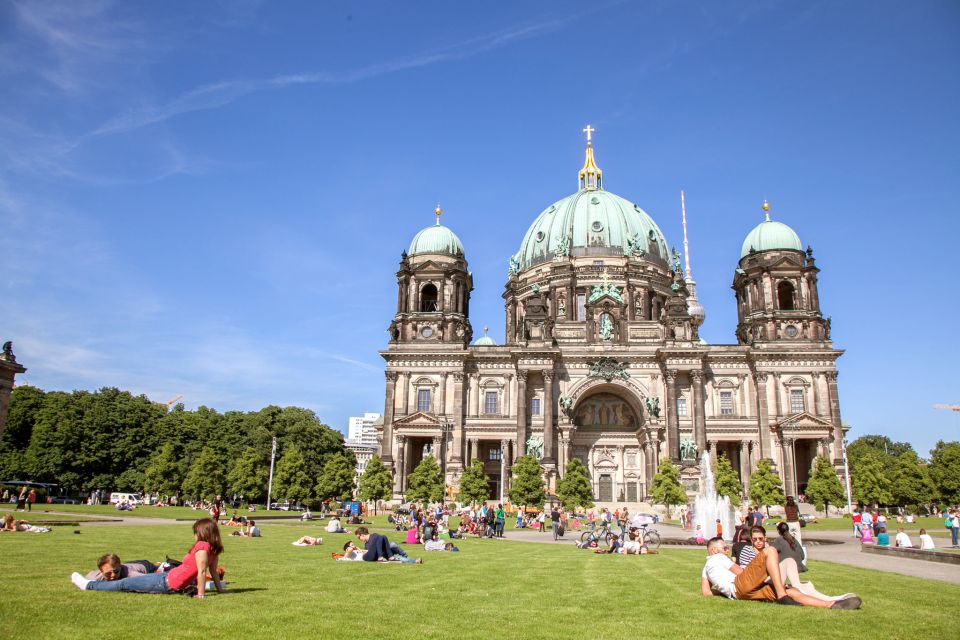 Berlin: City Center Walking Tour - Coffee Break at Gendarmenmarkt