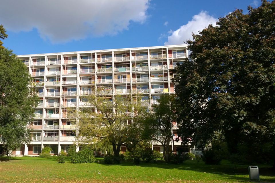 Berlin: Hansaviertel The City of Tomorrow Guided Tour - Key Architectural Landmarks