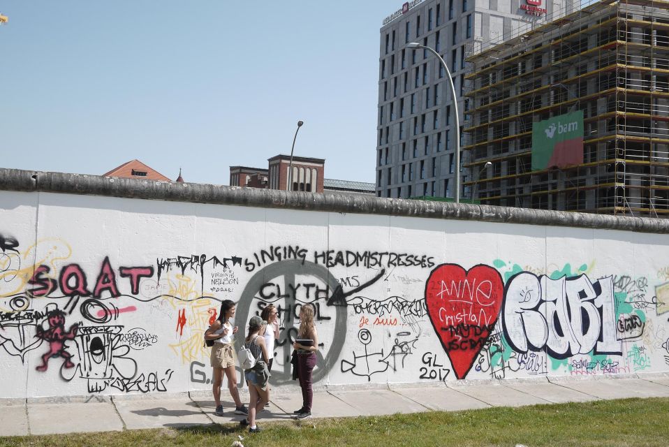 Berlin: History and Alternative Tracks With Local Guide - Guides Expertise