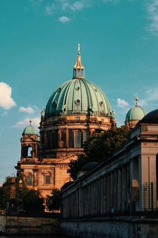 Berlin : Must-See Attractions Walking Tour - Accessibility and Booking