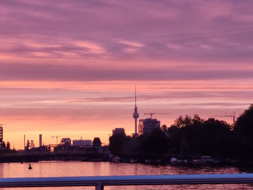 Berlin: Sunset Catamaran Cruise With Audio Guide - Onboard Amenities and Services