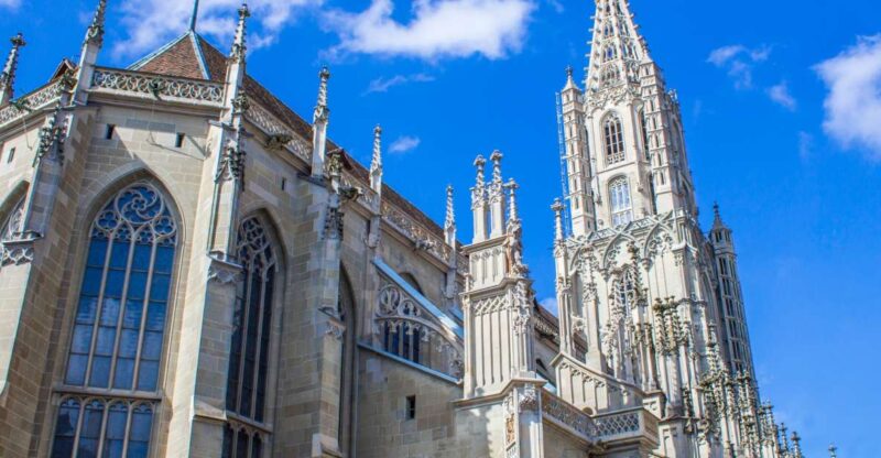 Bern: First Discovery Walk and Reading Walking Tour - Experience and Features