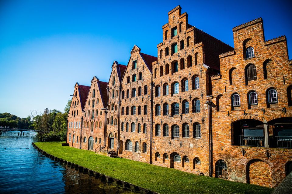 Bike Tour of Lubeck With Top Attractions and Private Guide - Itinerary and Route