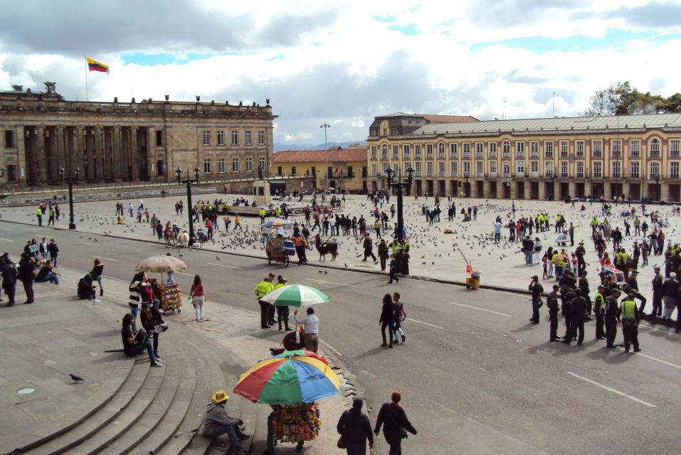 Bogotá: Private Candelaria Walking Tour With Gold Museum - Itinerary Breakdown