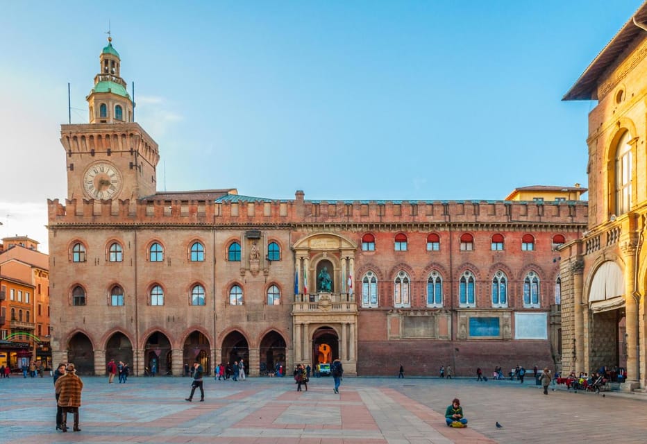 Bologna: Capture the Most Photogenic Spots With a Local - Exploring Iconic Landmarks