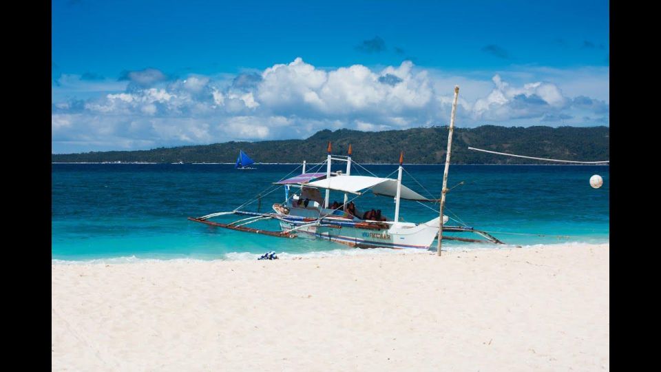 Boracay Hopping Tour With Standard Boodle Fight Lunch - Inclusions